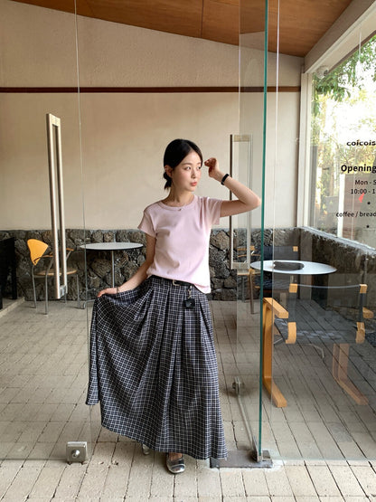 // 肌理感格紋壓褶中裙(連腰帶)