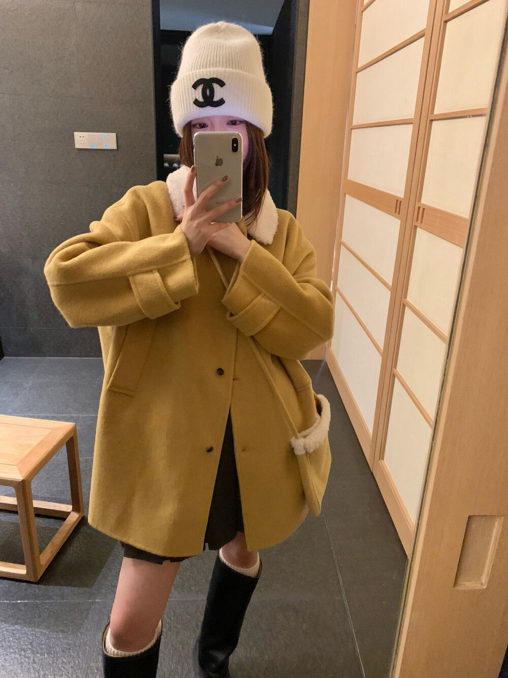 // 100%羊毛拼毛毛領中長手工外套(連袋仔)