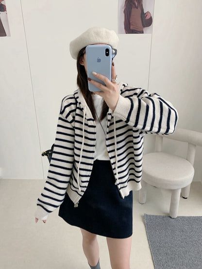 // 鬆弛感上下拉鍊連帽間條CD