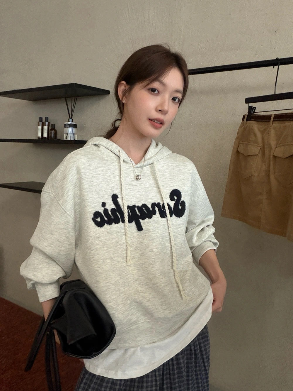 B152 / 寬鬆休閒刺繡字連帽衛衣