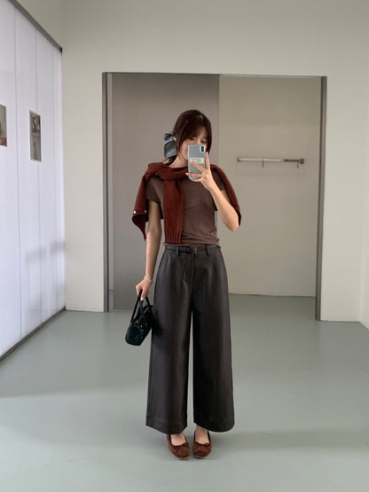 // 復古感超顯瘦連腰帶皮褲