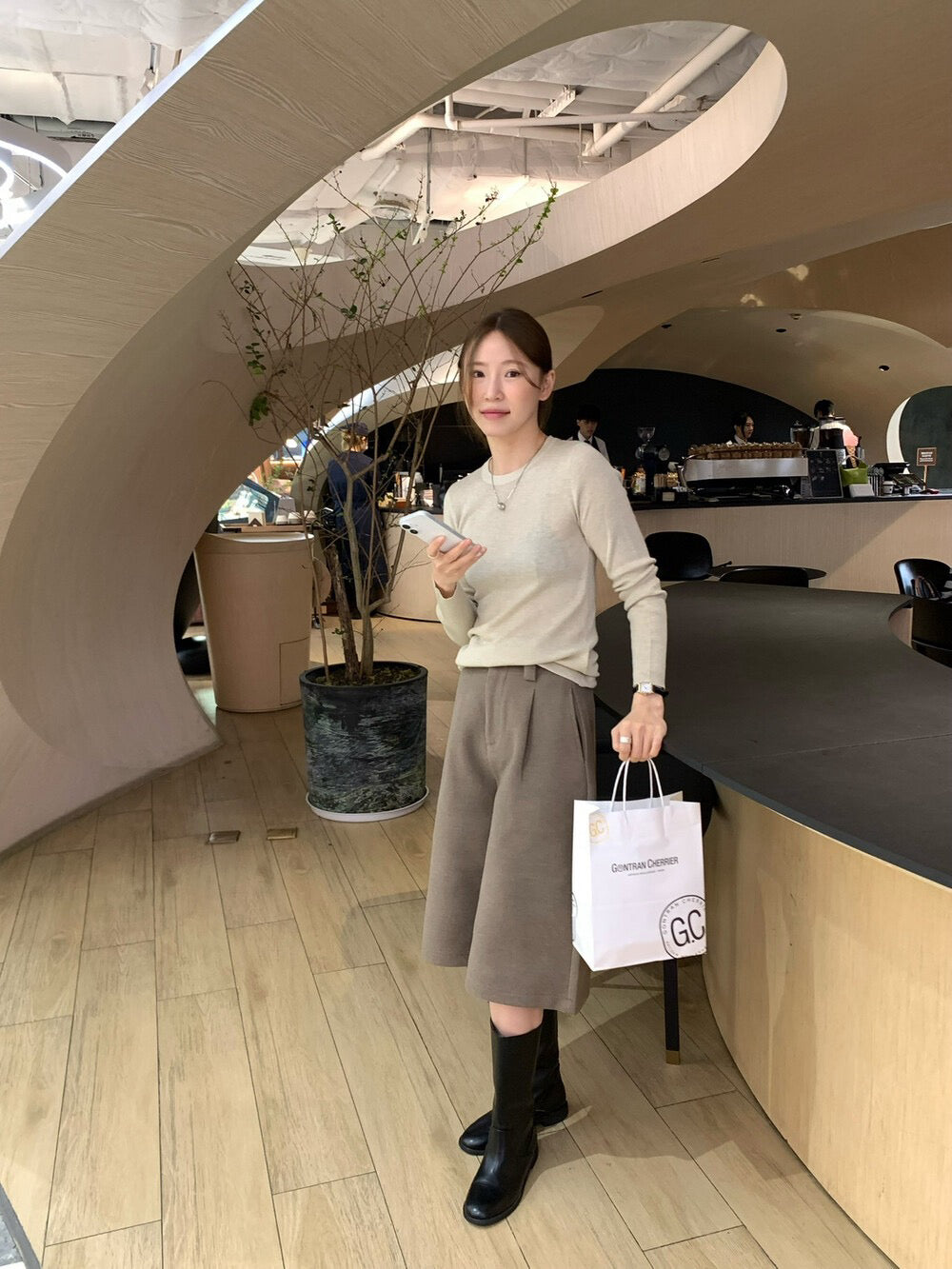 // 高腰款壓褶七分毛呢褲