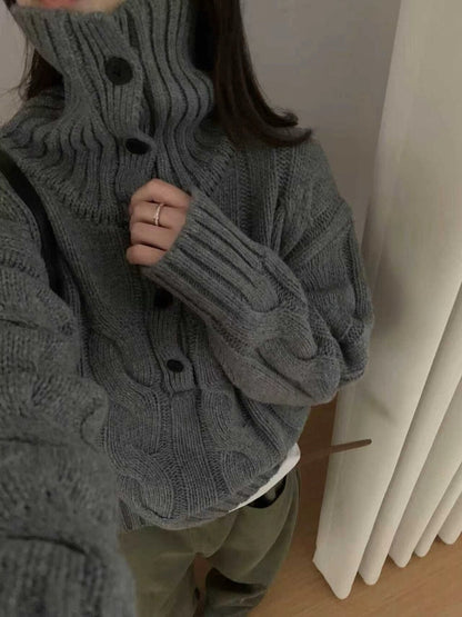 // 30%羊毛可立領鈕扣麻花毛衣