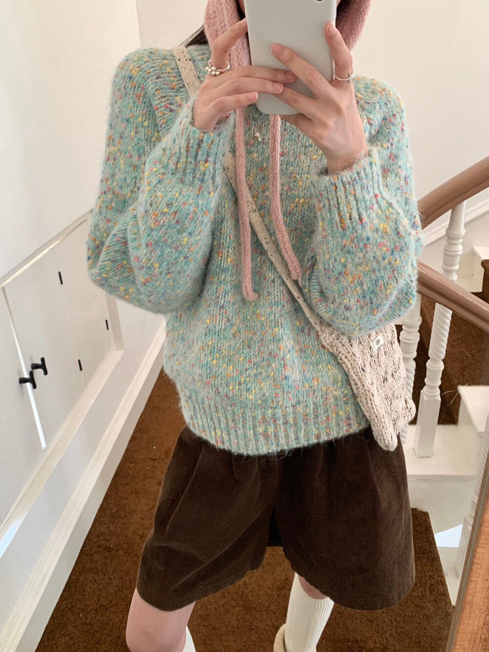 // 一眼看中的彩線圓領毛衣
