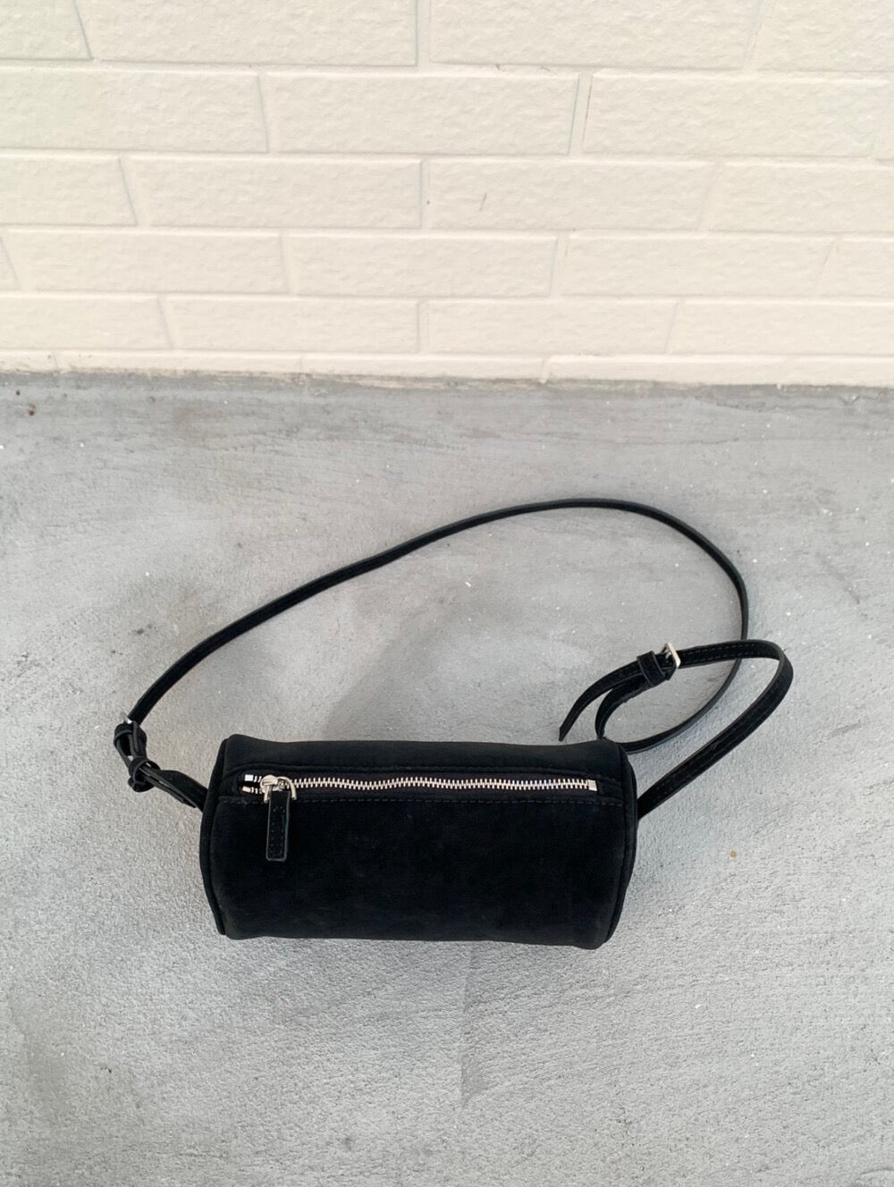 Nov. Part 3贈品🌟滿額$1200送簡約猄皮絨圓筒袋￼