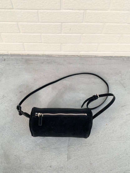 Nov. Part 3贈品🌟滿額$1200送簡約猄皮絨圓筒袋￼