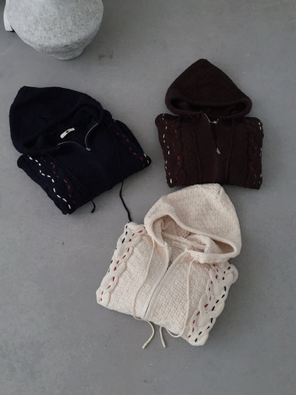 // 特別織紋撞色線麻花連帽CD