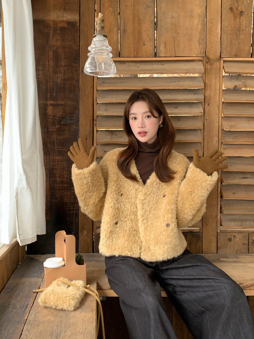 // V領雙排扣毛毛皮毛一體外套(連袋仔)