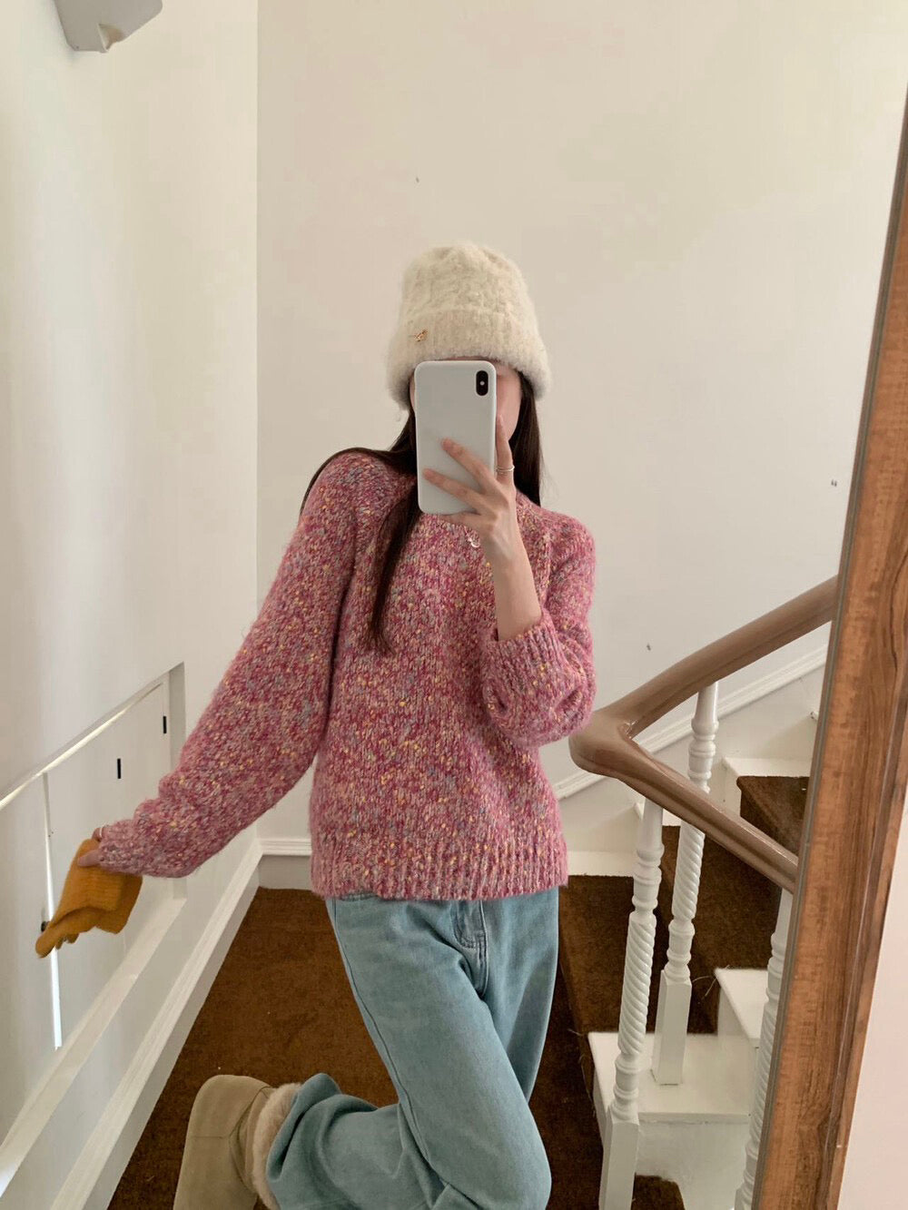 // 一眼看中的彩線圓領毛衣