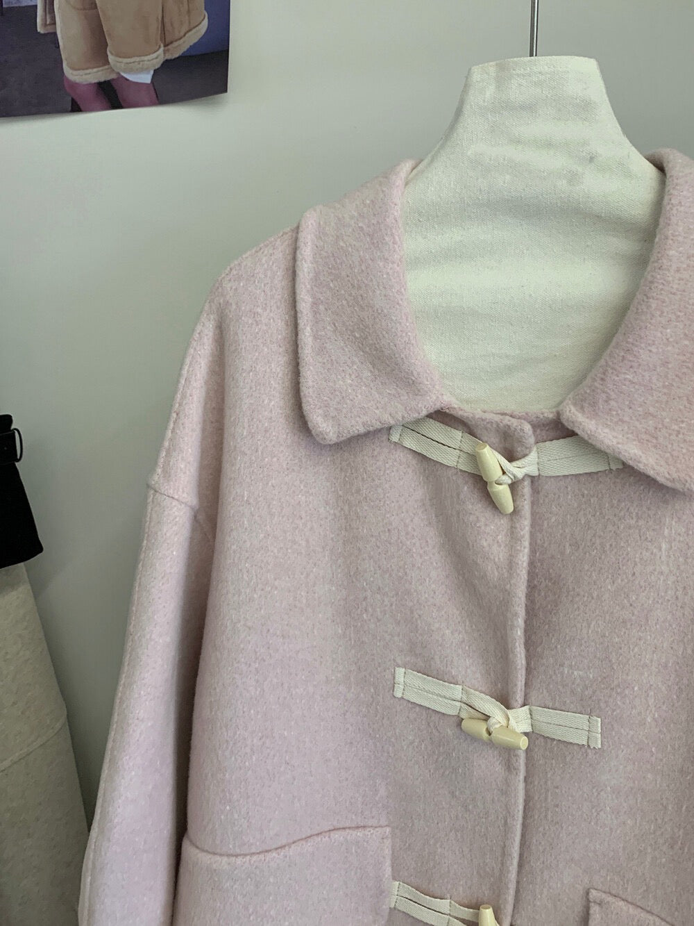 // 100%羊毛大口袋牛角鈕雙面手工長外套