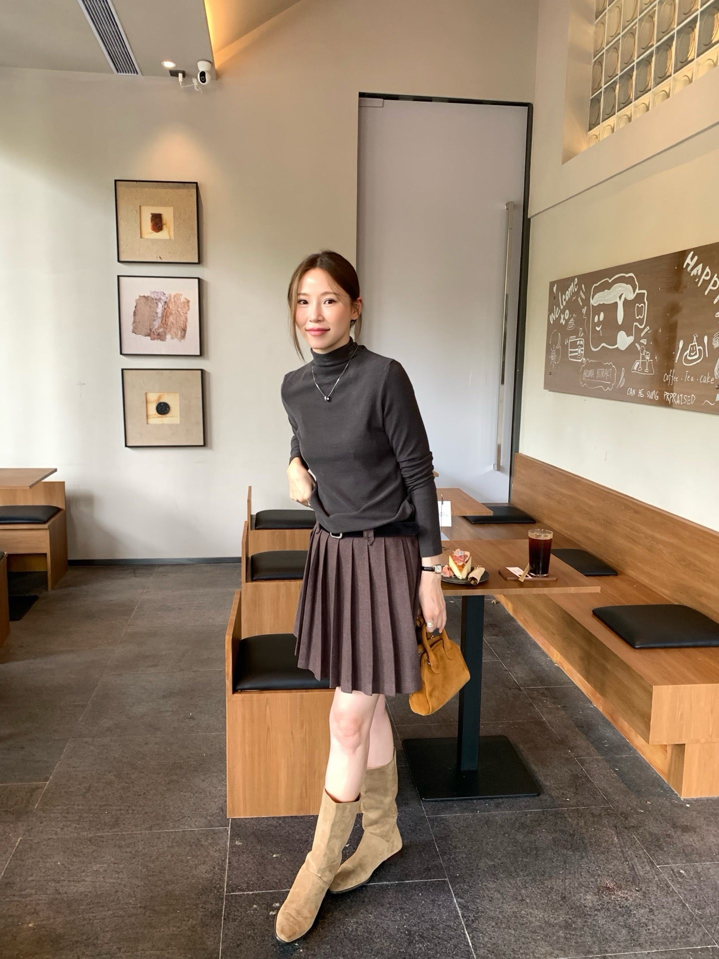 // 連腰帶毛呢料百褶短裙