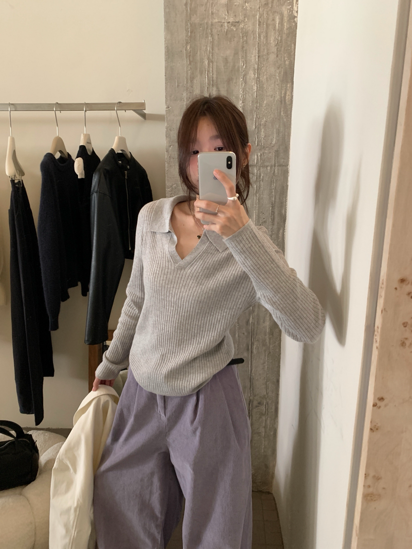 // 超顯瘦小V翻領薄針織上衣