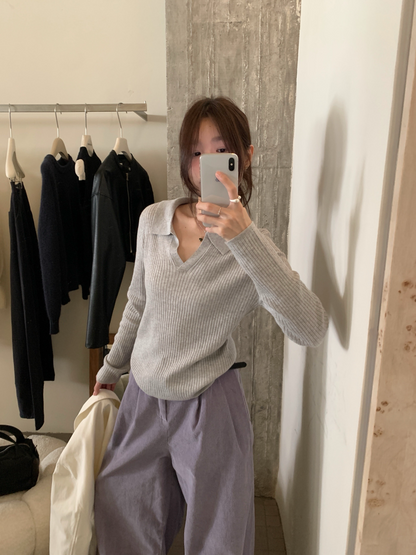 // 超顯瘦小V翻領薄針織上衣