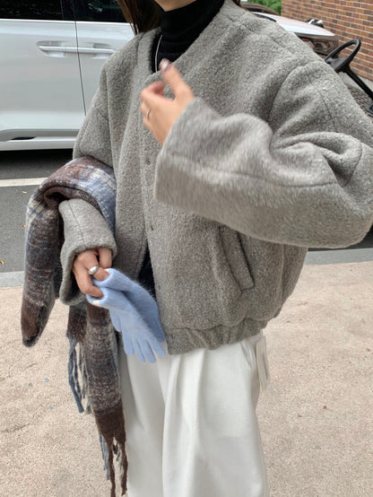 // 後貼標羊羔毛圓領夾棉外套