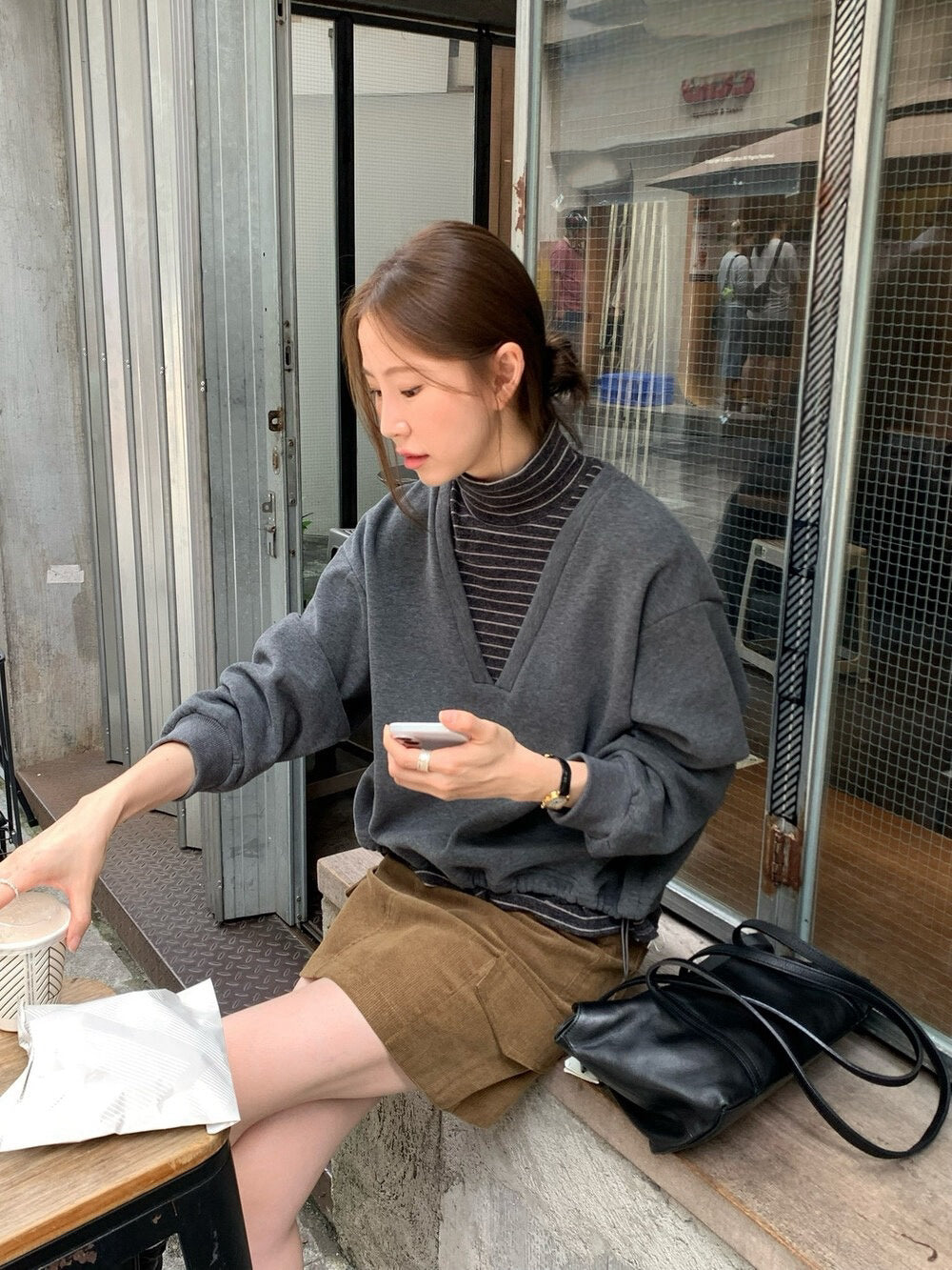 // 間條半領假兩件拼接V領衛衣