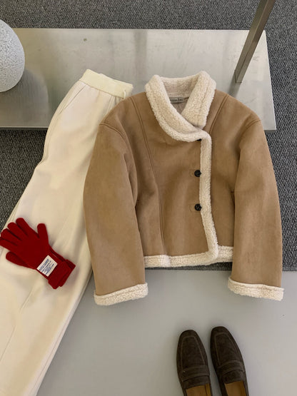 // 麂皮絨加羊羔毛底側排扣帥氣短款外套