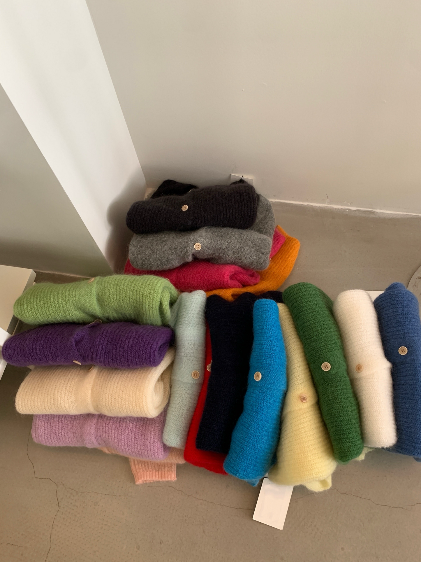 // 30%馬海毛30%羊毛超美色系CD