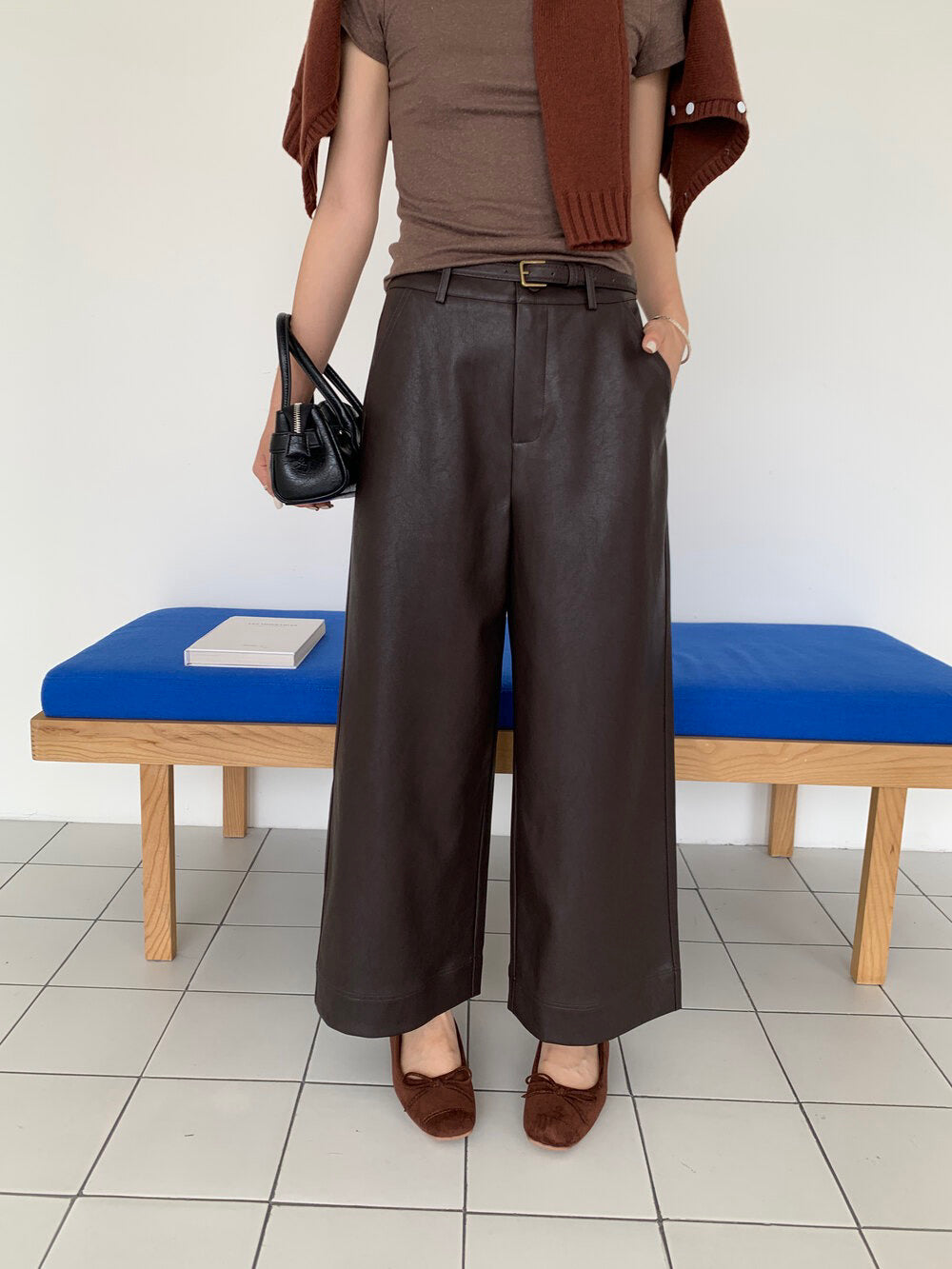 // 復古感超顯瘦連腰帶皮褲