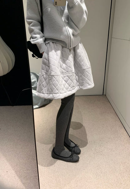 // 減齡款絲絨菱格蓬蓬短裙