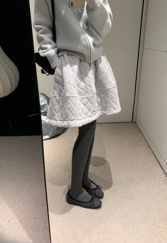 // 減齡款絲絨菱格蓬蓬短裙