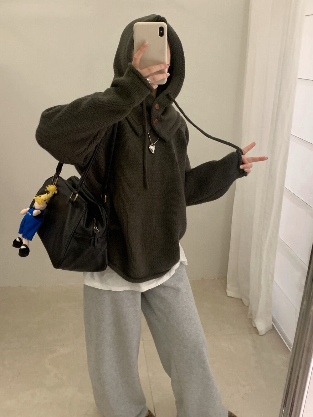 // 棉感卷邊圓領連鈕扣帽毛衣