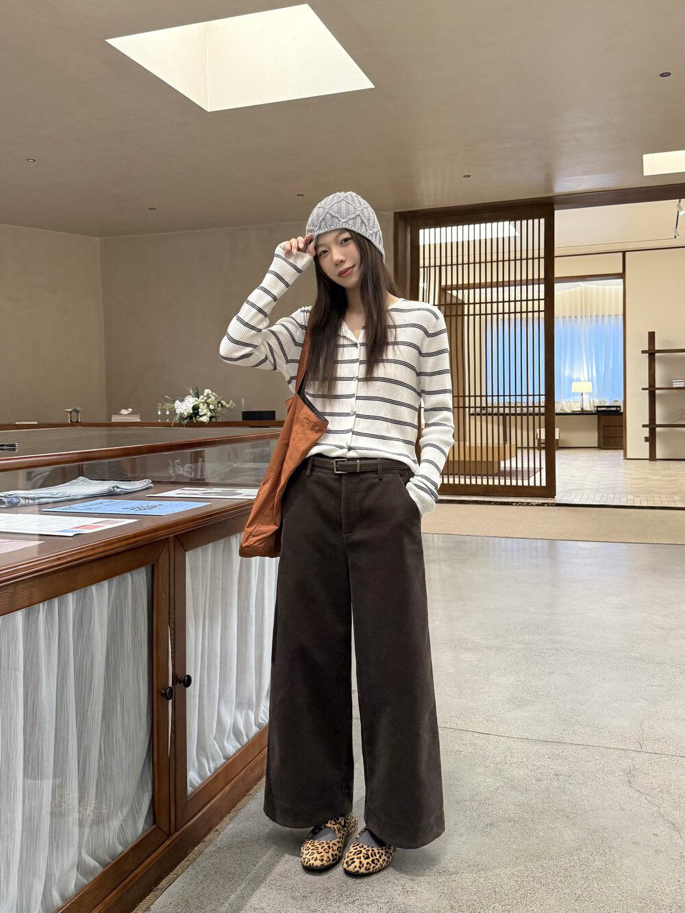 // 顯瘦版型燈芯絨直腳九分褲(連腰帶)