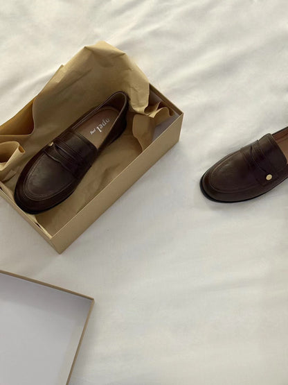 // 經典款金屬扣裝飾loafers