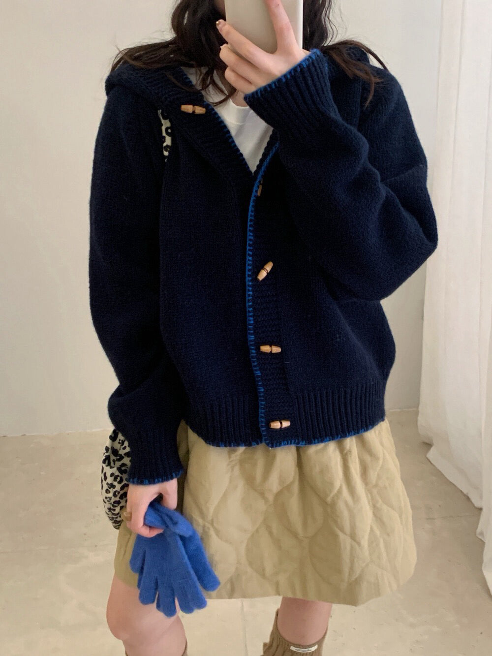 // 設計感撞色縫線包邊牛角鈕連帽CD