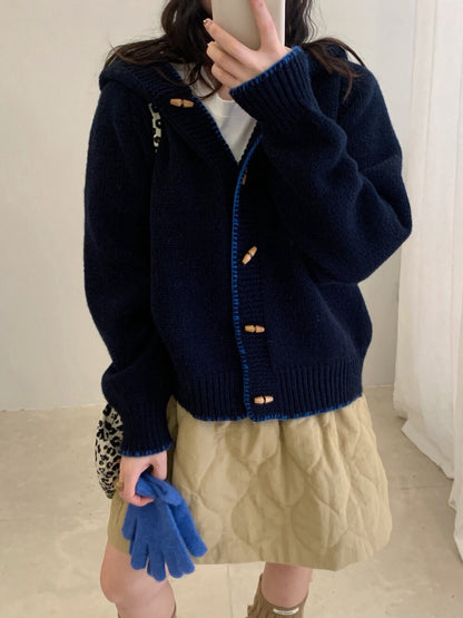 // 設計感撞色縫線包邊牛角鈕連帽CD