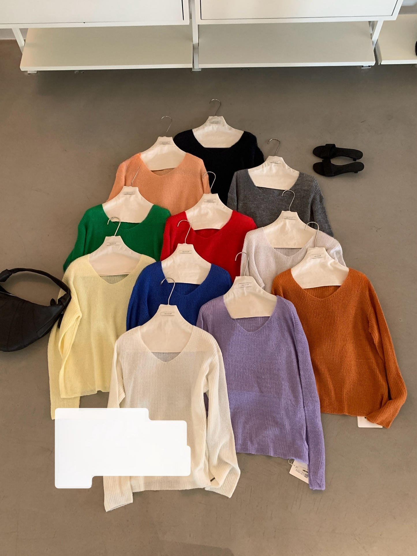 // 柔軟親膚馬海毛11色v領NT