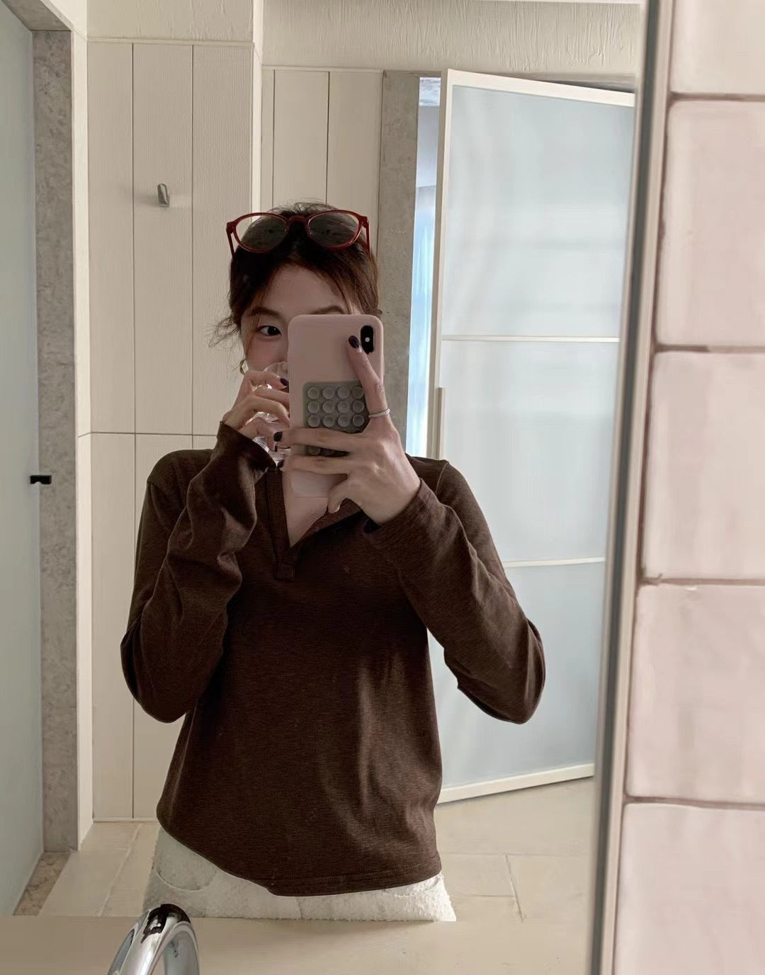 // 軟糯垂感小V領高質TEE