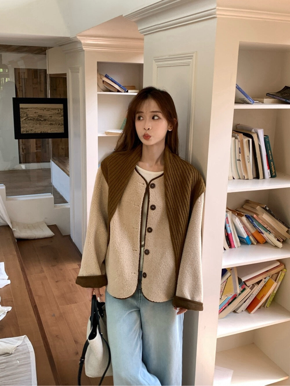 // 連披肩弧邊羊羔毛外套