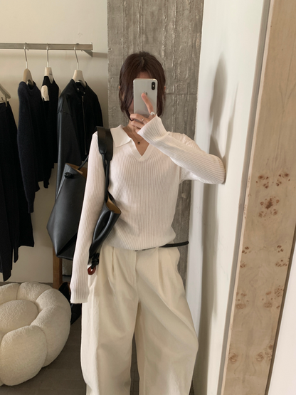 // 超顯瘦小V翻領薄針織上衣