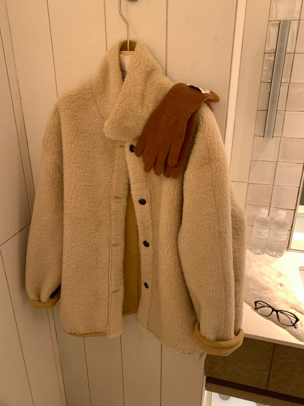 // 可雙面穿皮毛一體翻領中長外套