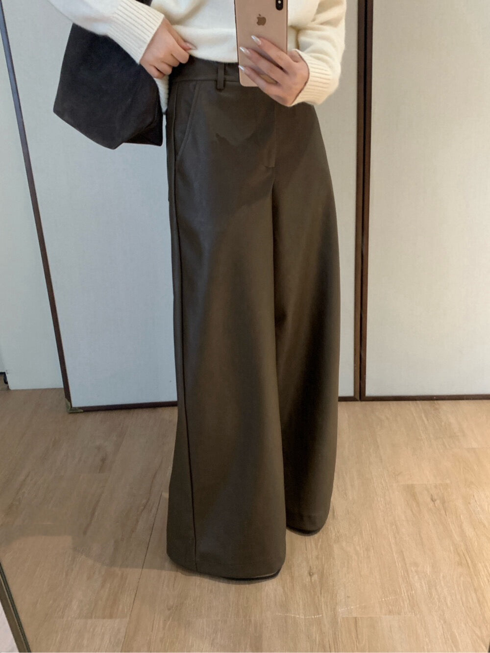 // 造型感絨底直腳皮褲