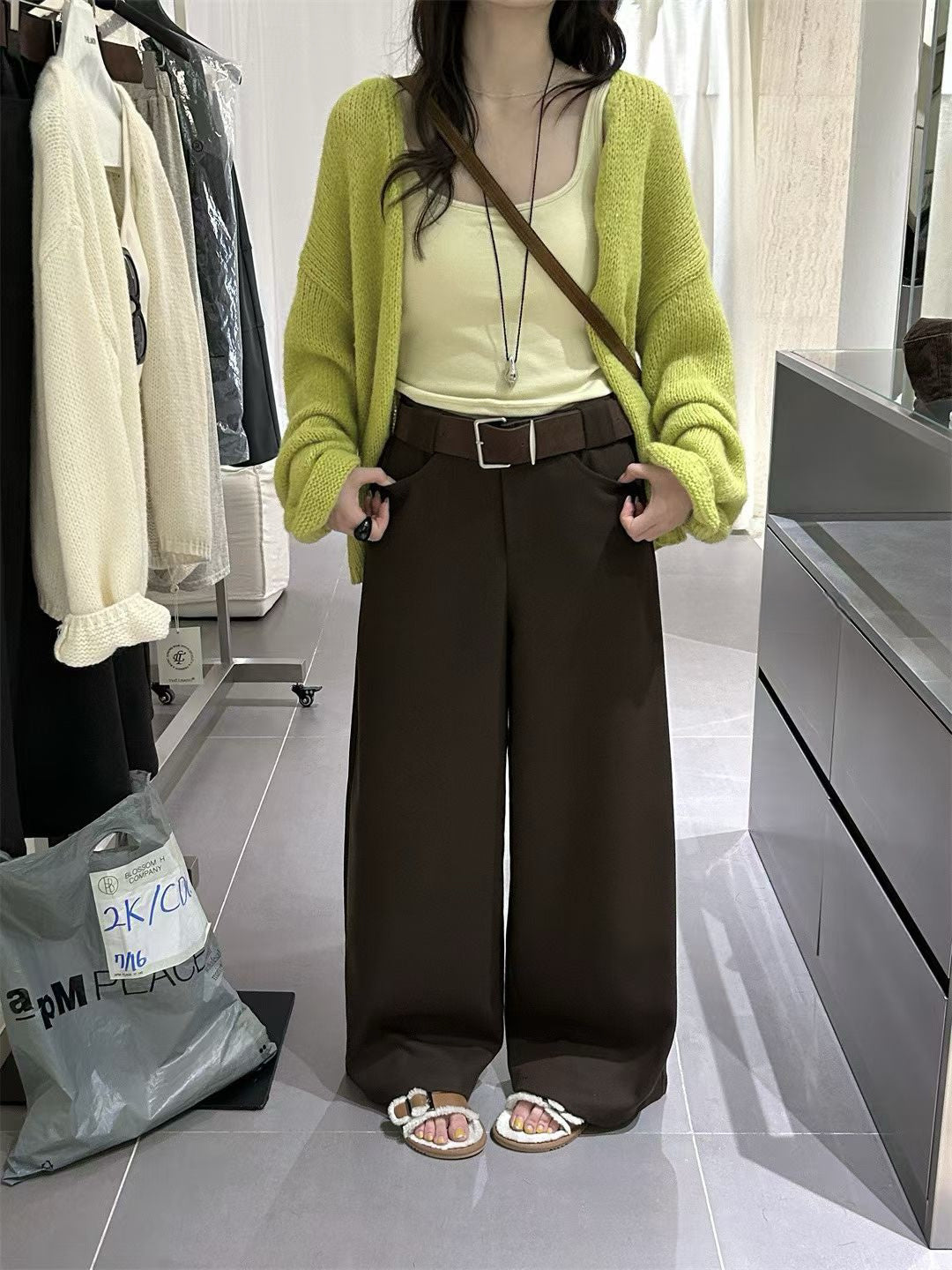 // 褲型完美連腰帶薄呢料褲