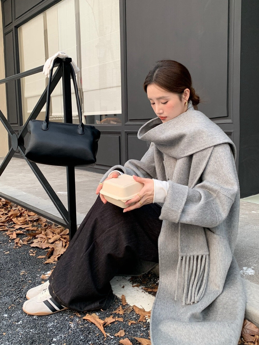 // 100%wool簡約圓領手工雙面長外套(連頸巾)