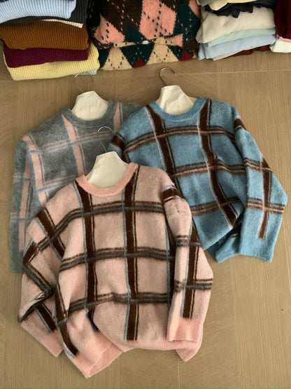 // 慵懶拉絨撞色格紋毛衣