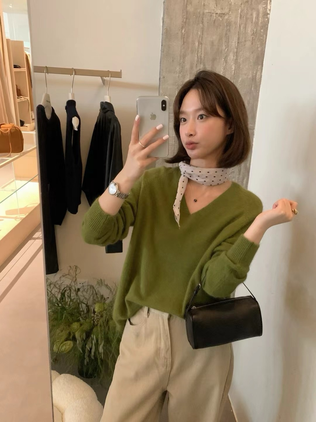 // 超高質raccoon V領毛衣