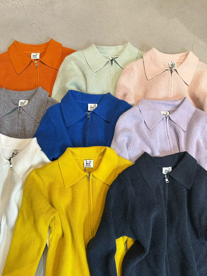 // 細直坑紋翻領上下拉鍊CD