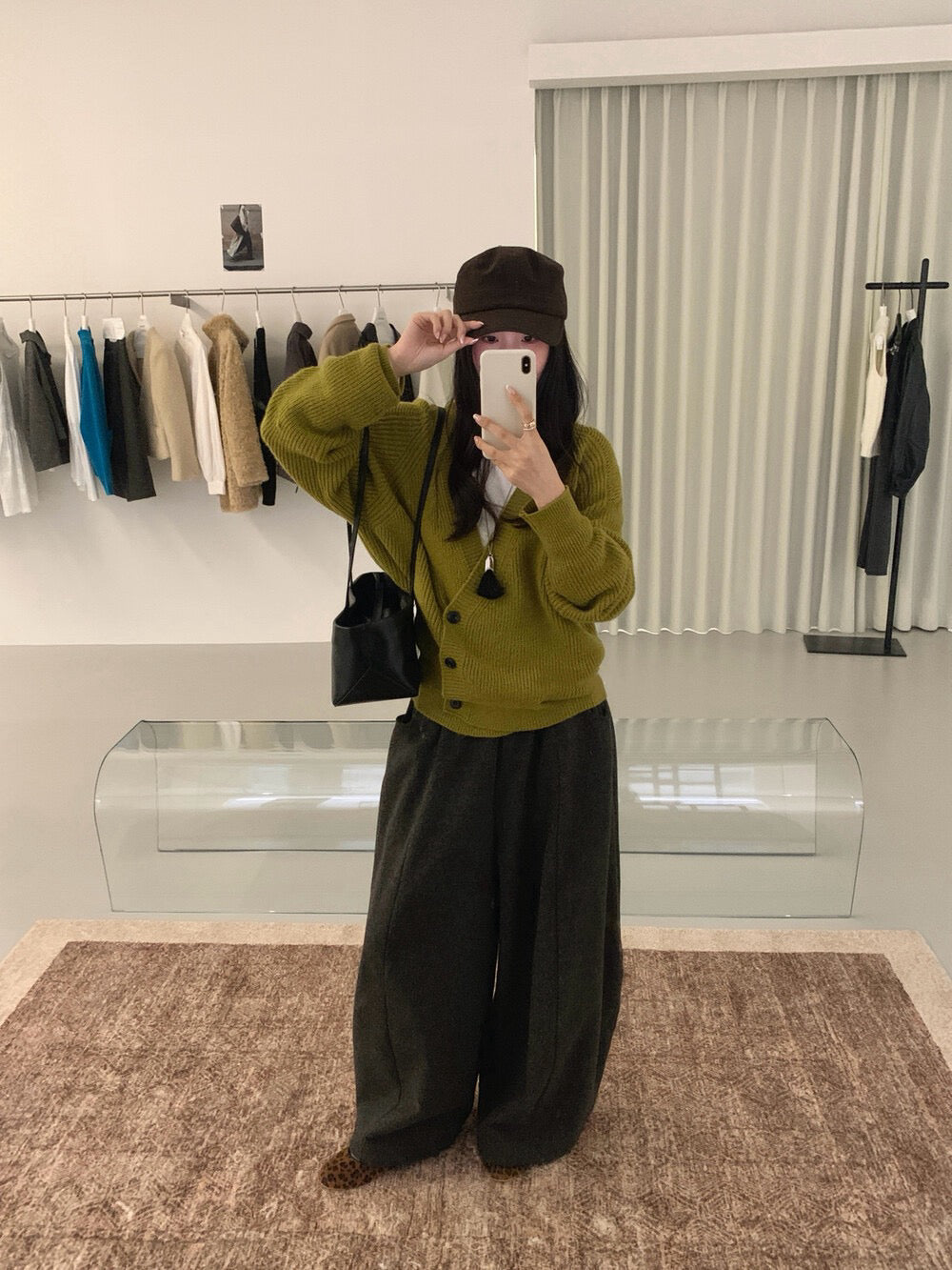 // 設計感交叉側鈕扣深V毛衣