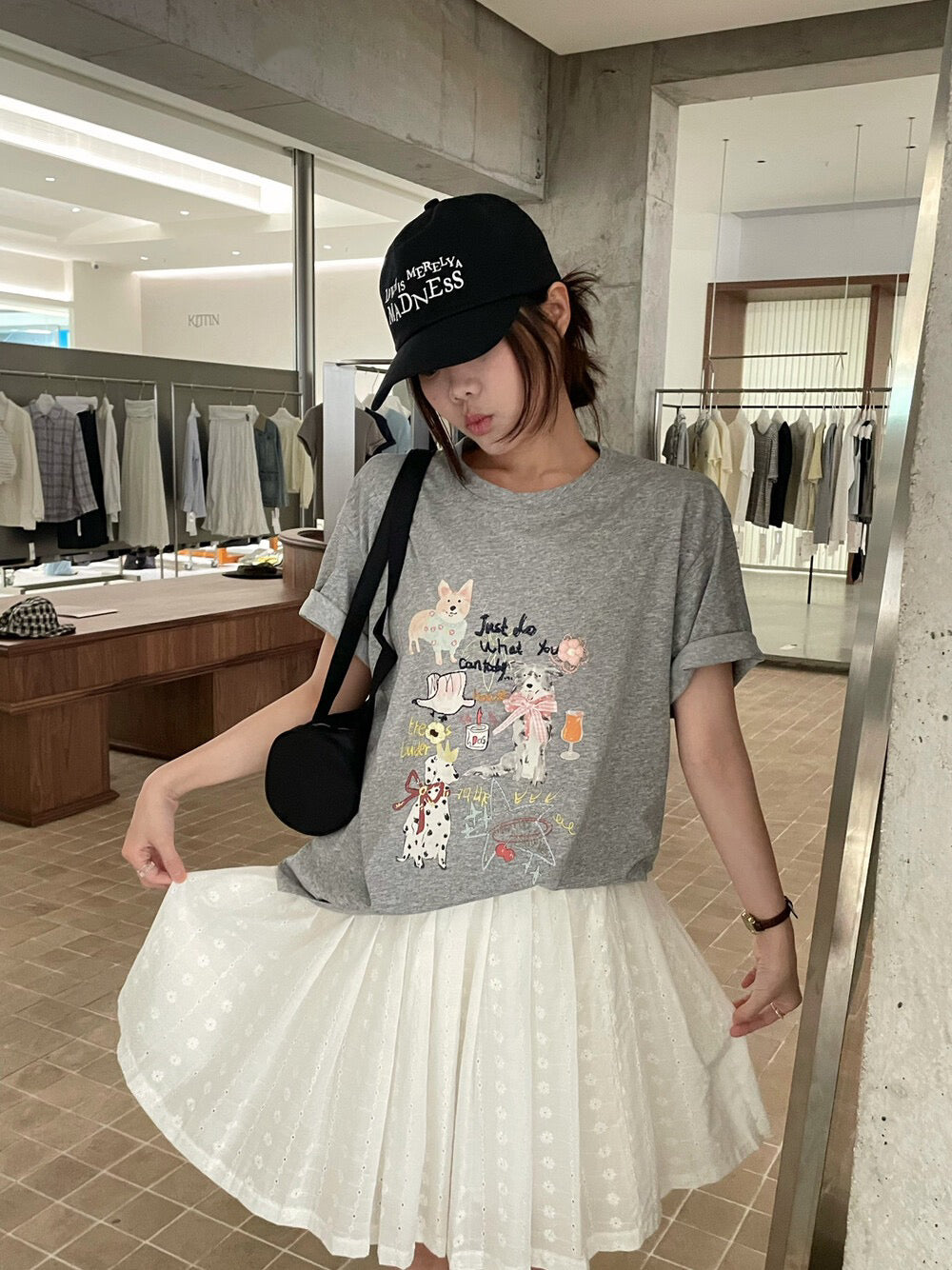 // 立體蝴蝶結可愛狗狗圖案TEE