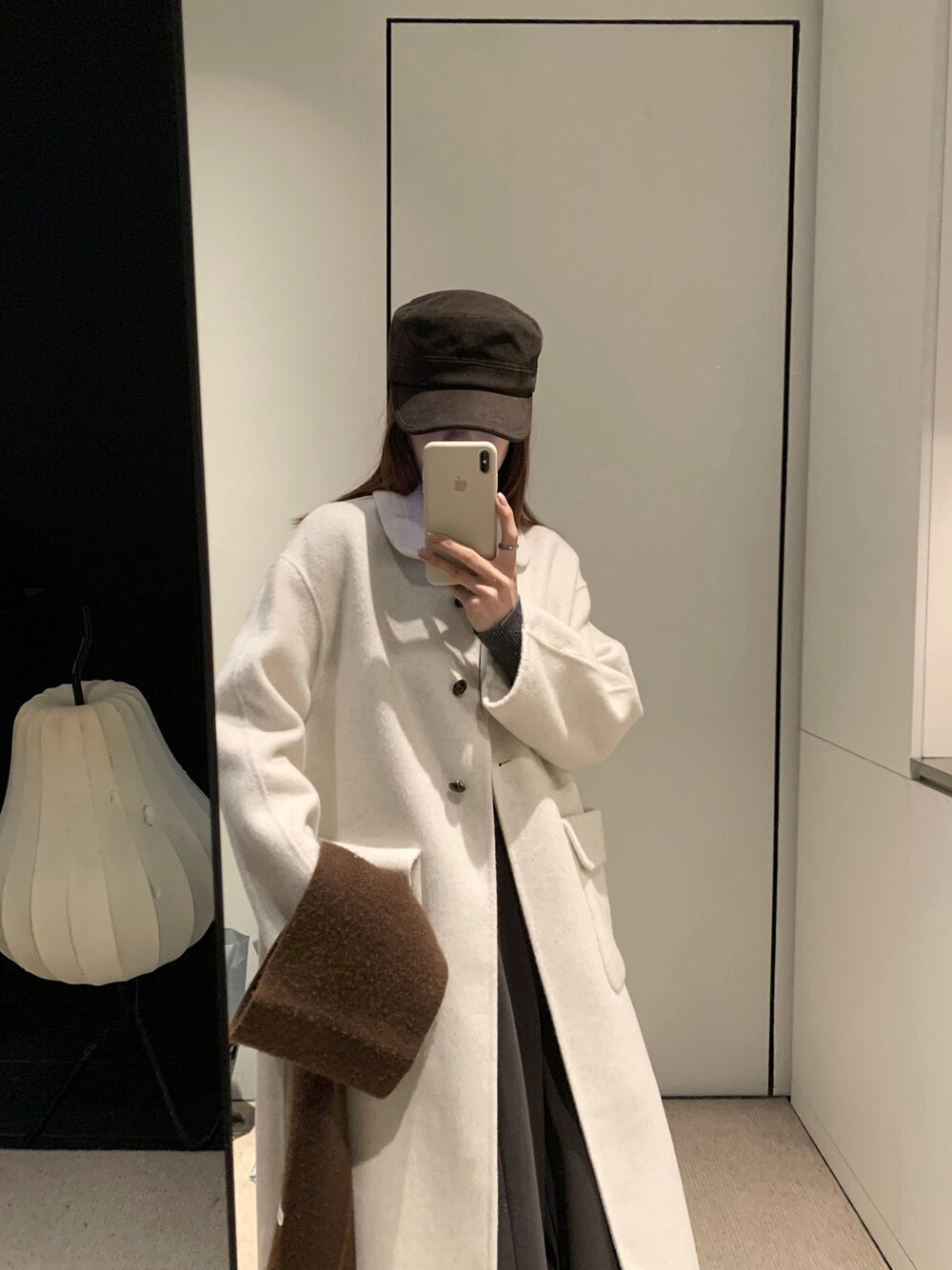 // 100%羊毛圓翻領三粒鈕扣長款手工外套