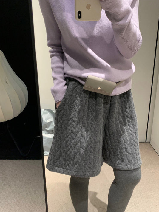 // 復古感麻花後口袋加絨短褲