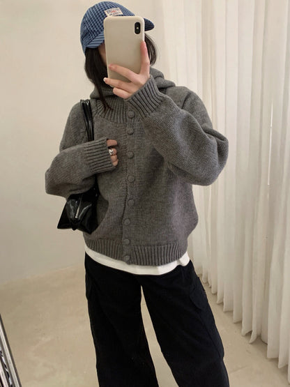 // 質感包扣連帽排扣毛衣
