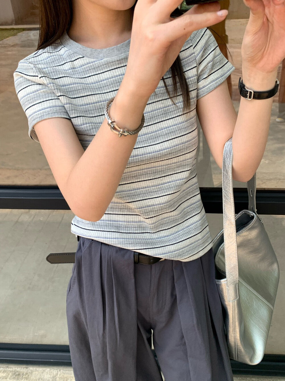 // 簡單顯瘦圓領間條TEE