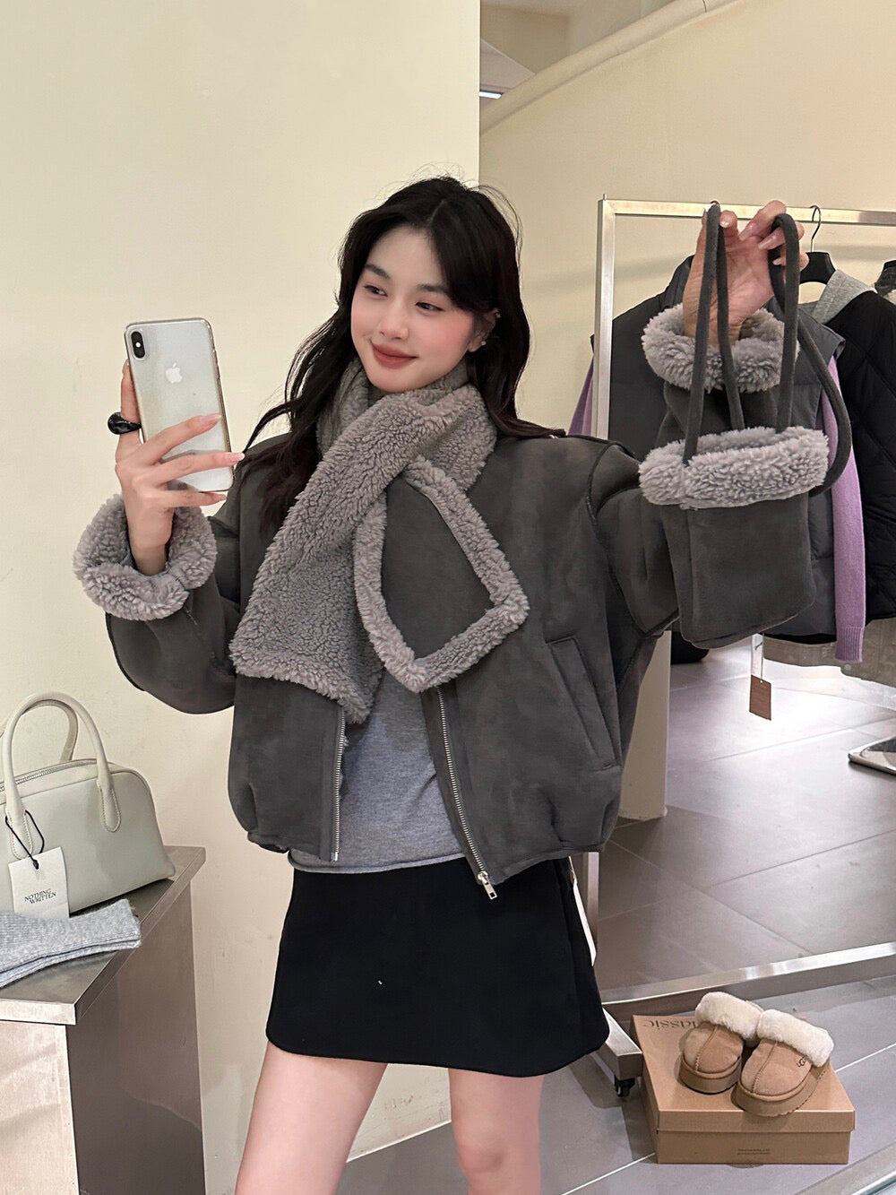 // 皮毛一體圓領拉鏈外套(連頸巾+袋仔)