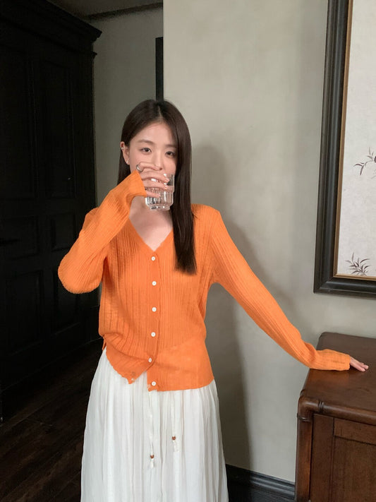 // 做舊領口直紋針織外套