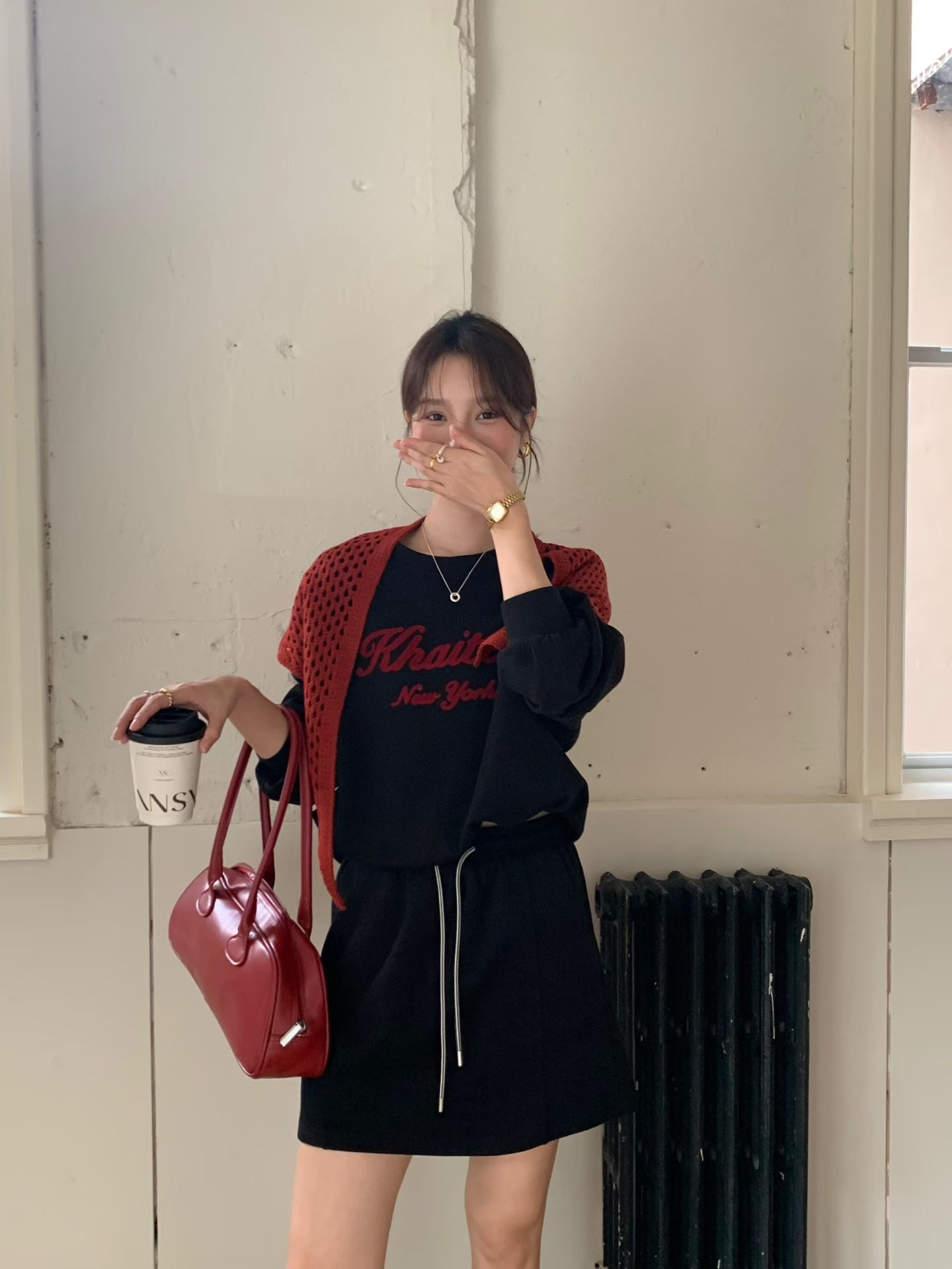 // 超美刺繡字衛衣+抽繩短裙兩件套(連針織披肩)￼