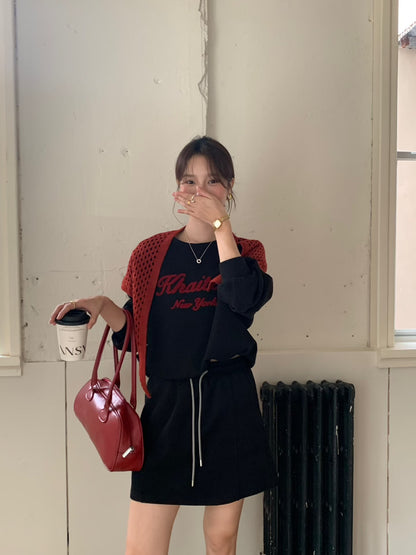 // 超美刺繡字衛衣+抽繩短裙兩件套(連針織披肩)￼